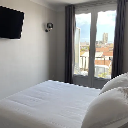 Regina Hotel 2*