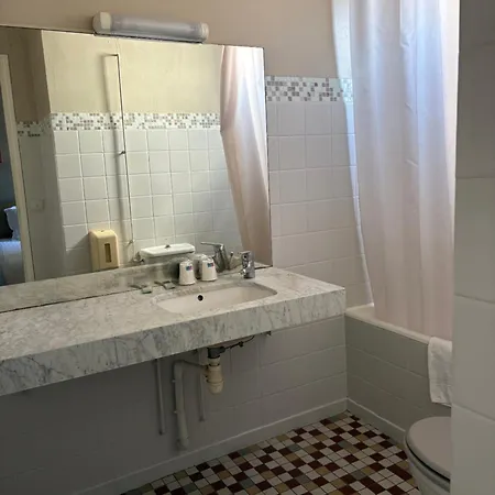 Regina Hotel 2*