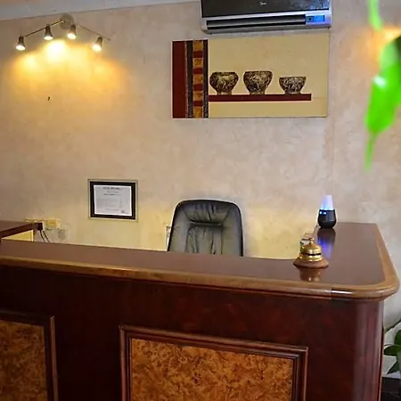 Regina Hotel 2*